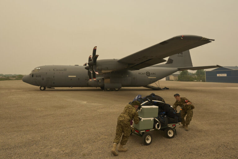 ottawa-paying-lockheed-martin-$1.5-billion-to-maintain-hercules-transport-aircraft