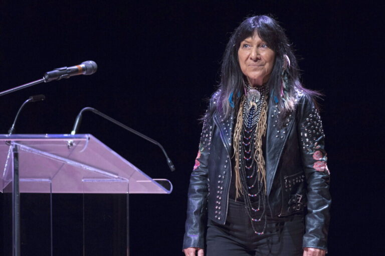 university-of-toronto-rescinds-folk-singer-buffy-sainte-marie’s-honorary-law-degree