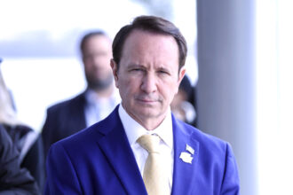 trump’s-greenland-envoy-landry-arrives-in-nuuk-for-1st-trip-to-island