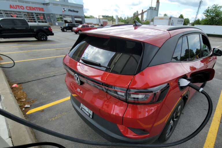 ev-sales-jump-in-march-as-federal-rebates-return,-though-market-share-up-slightly