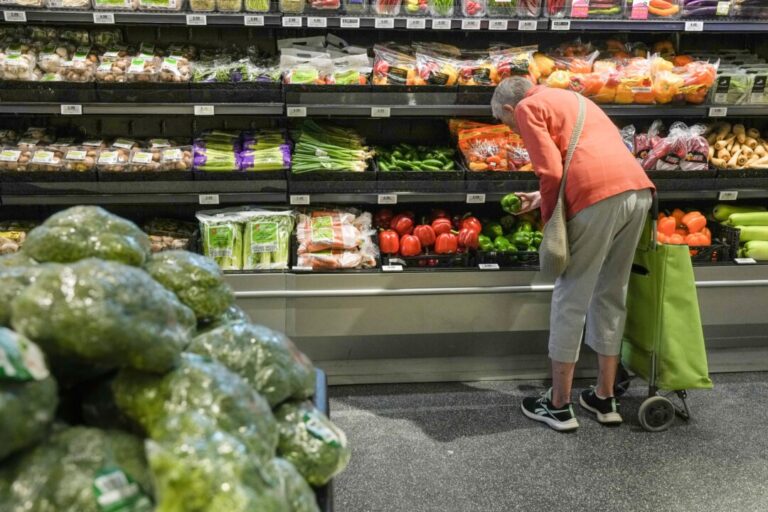 ottawa’s-recycling-rules-for-packaging-companies-is-making-food-more-expensive,-expert-warns