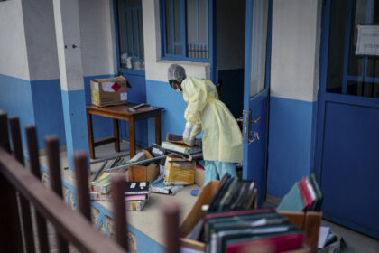 us-doctor-with-ebola-arrives-in-germany-for-treatment