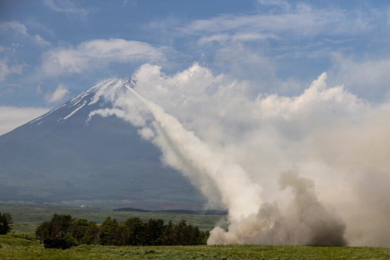 us-marines-fire-himars-near-mount-fuji-as-pacific-allies-expand-mobile-missile-capabilities