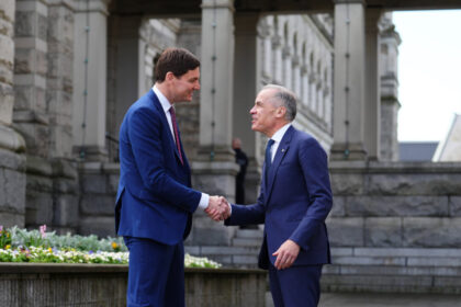 carney-details-ab-bc-oil-pipeline-conditions-as-he-meets-eby