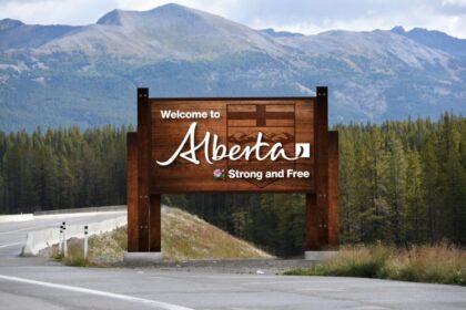 alberta-trades-‘wild-rose-country’-slogan-for-‘strong-and-free’-on-welcome-signs