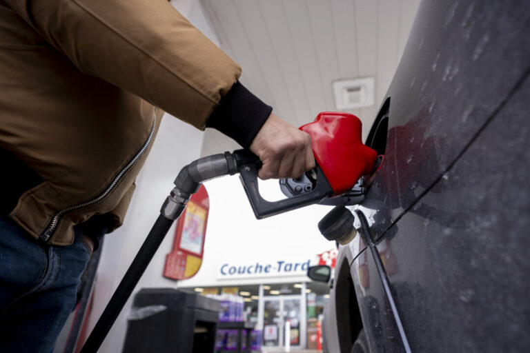higher-sales-at-gas-stations-as-prices-rise-boost-retail-sales-in-march