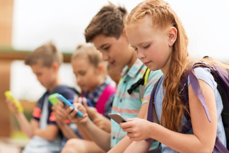 michael-zwaagstra:-ontario-should-crack-down-on-excessive-screen-time-in-schools