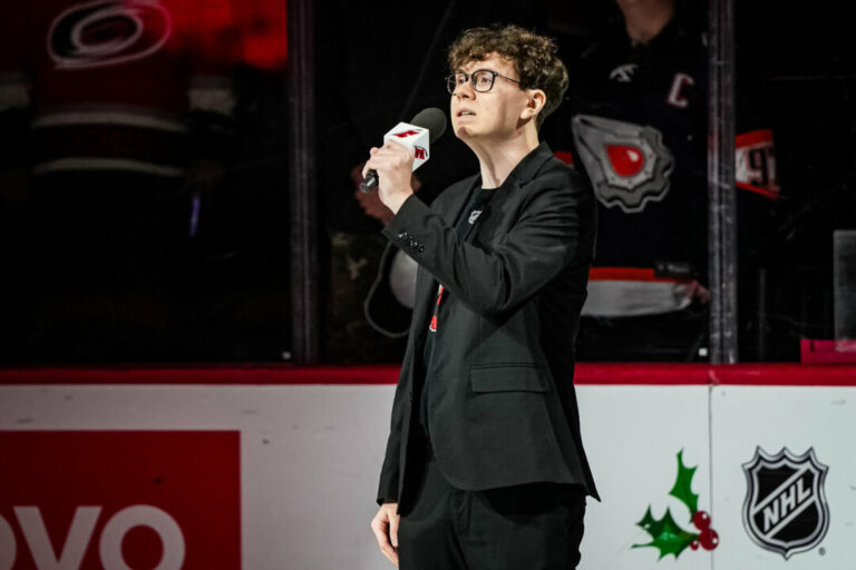 carolina-hurricanes-anthem-singer-touched-by-praise-for-bilingual-‘o-canada’