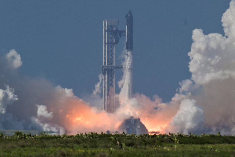 spacex’s-starship-flight-hits-most-targets-in-pre-ipo-test