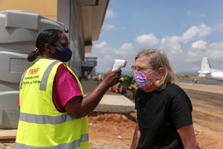 cdc-expands-temporary-ebola-entry-ban-to-green-card-holders
