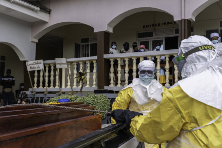 ebola-outbreak-spreading-faster-than-response,-aid-group-says