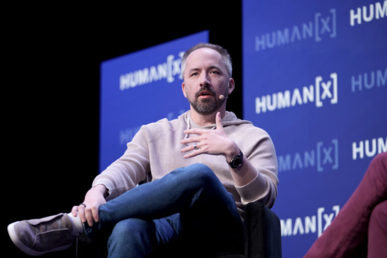 ceo-of-cloud-storage-pioneer-dropbox-to-step-down-after-19-years