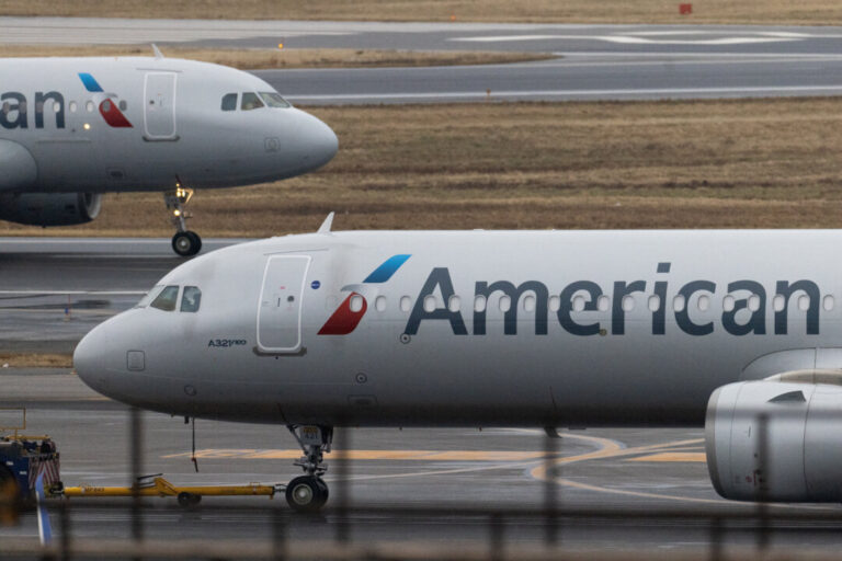american-airlines-to-install-starlink-on-500-jets