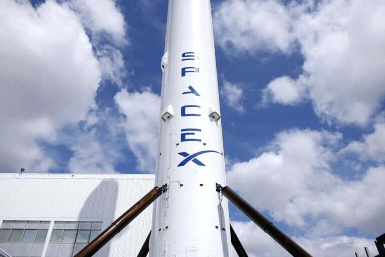 us-space-force-awards-spacex-$2.29-billion-contract-to-build-space-data-highway