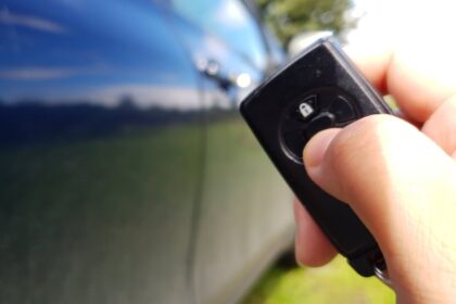 car-thieves-increasingly-using-distraction,-key-fob-interception-tactics:-caa