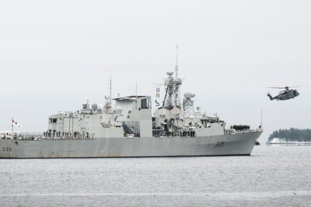 canadian-navy-ship-sails-through-taiwan-strait-after-beijing-issues-warning