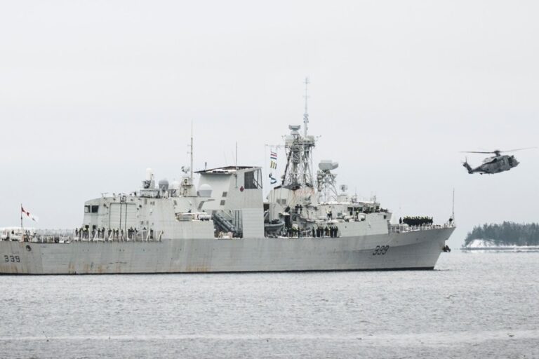 canadian-navy-ship-sails-through-taiwan-strait-after-beijing-issues-warning