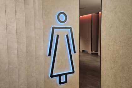 sask.-mom-threatens-legal-action-over-biologically-male-trans-student-using-girls’-school-washroom