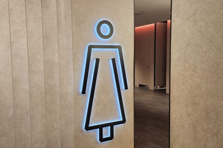 sask.-mom-threatens-legal-action-over-biologically-male-trans-student-using-girls’-school-washroom