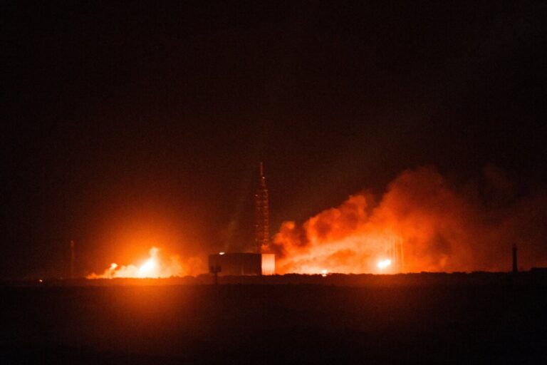 blue-origin-rocket-explodes-on-launch-pad-during-engine-test