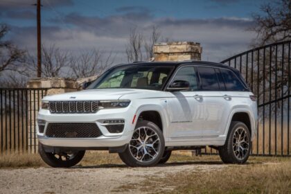 419,000-grand-cherokees-recalled-over-side-air-bag-deployment-delay