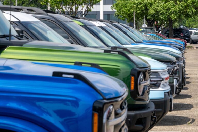 nearly-1-in-5-new-car-buyers-now-face-$1,000-monthly-payments:-experian