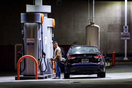 us-gas-prices-fall-for-8-straight-days