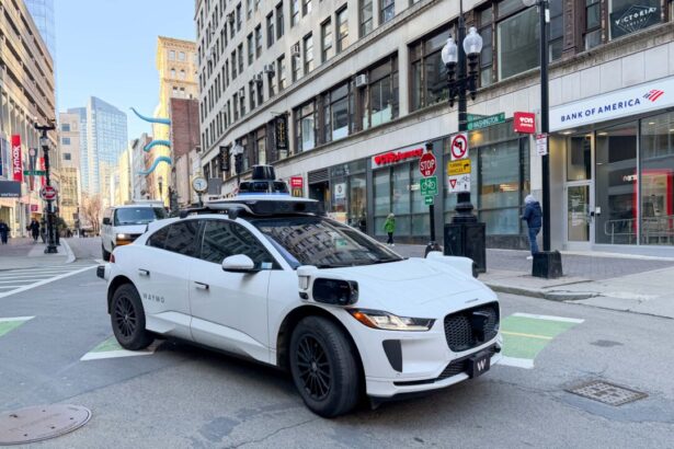 waymo-launches-new-large-autonomous-robotaxi,-the-ojai