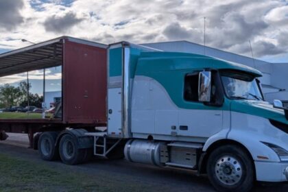 ottawa-police-charge-driver,-company-after-stopping-trailer-missing-10-wheels