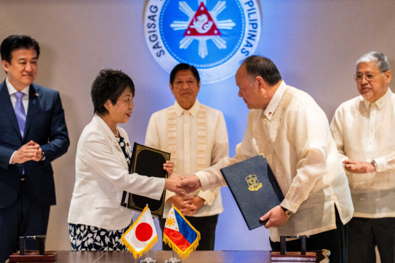 japan,-philippines-begin-talks-on-military-information-sharing-pact