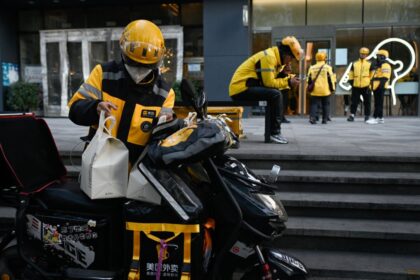 more-chinese-food-delivery-riders-report-bringing-children-to-work-amid-sluggish-economy