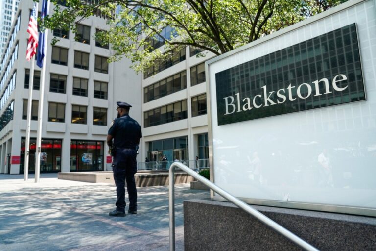 blackstone-caps-withdrawals-from-flagship-private-credit-fund