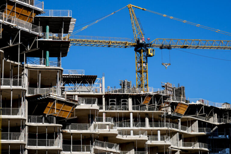 cd-howe.-institute-says-‘too-early’-to-declare-canada-is-in-recession