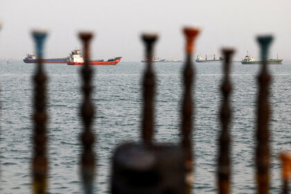 us-downs-4-iranian-drones,-strikes-radar-sites-near-strait-of-hormuz