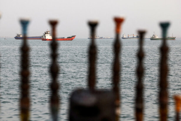 us-downs-4-iranian-drones,-strikes-radar-sites-near-strait-of-hormuz