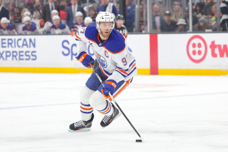 oilers-star-captain-mcdavid-earns-5th-ted-lindsay-award,-tying-gretzky