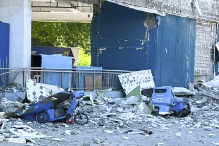 7.8-magnitude-quake-in-the-philippines-kills-at-least-32,-fells-buildings-and-sets-off-a-tsunami