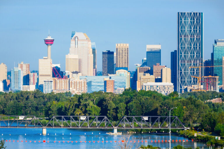 alberta-leads-canada-by-wide-margin-in-interprovincial-migration-over-last-three-decades,-study-finds
