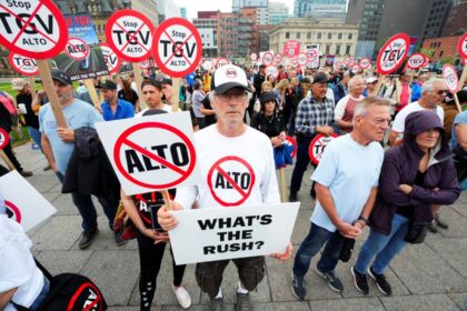 farmers,-mps-protest-alto-high-speed-rail-on-parliament-hill