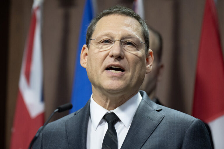 ndp,-conservatives-still-mulling-stance-on-online-harms-bill,-social-media-age-cap