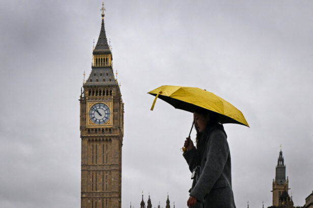 uk-economy-shrank-slightly-in-april-as-middle-east-conflict-added-to-price-pressures:-ons