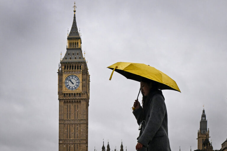 uk-economy-shrank-slightly-in-april-as-middle-east-conflict-added-to-price-pressures:-ons