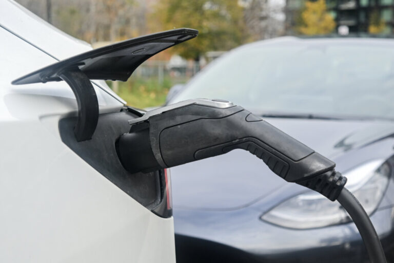 quebec-lowers-electric-vehicle-sales-target-to-80-percent-by-2035