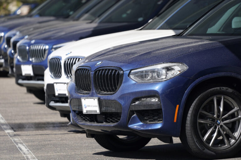 nearly-two-thirds-of-americans-prefer-suvs-over-cars,-trucks:-report
