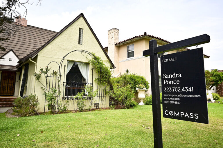 median-us-home-sale-price-hits-a-record-$400,894:-report
