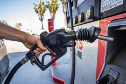 us-gasoline-prices-below-$4-a-gallon-for-first-time-since-april
