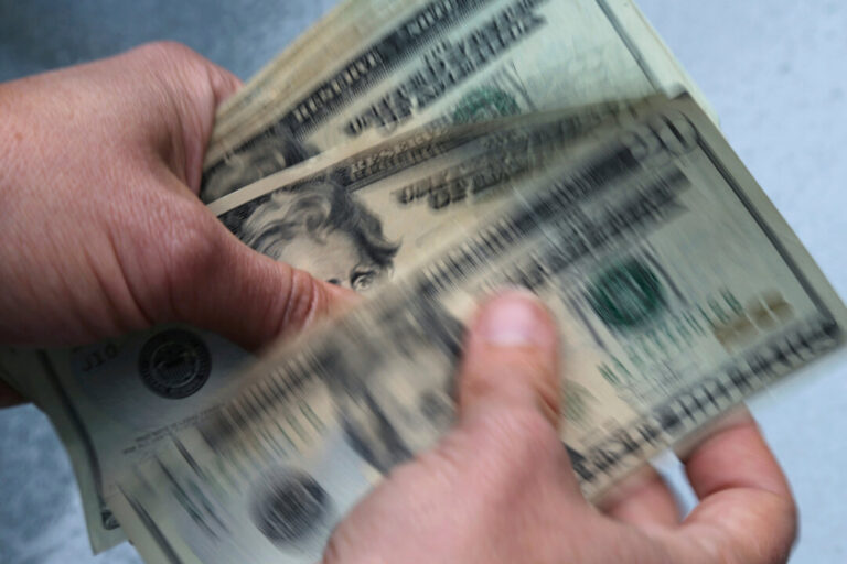 americans-are-saving-more-for-retirement-and-withdrawing-more,-too:-vanguard