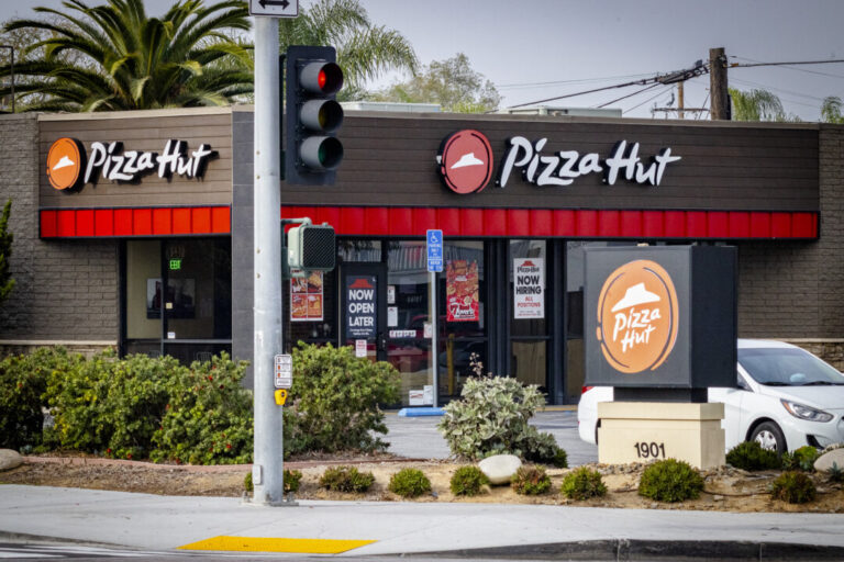 yum-brands-to-sell-pizza-hut-for-$2.7-billion
