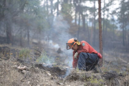 wildfire-prompts-hurried-evacuations-in-west-kelowna,-bc