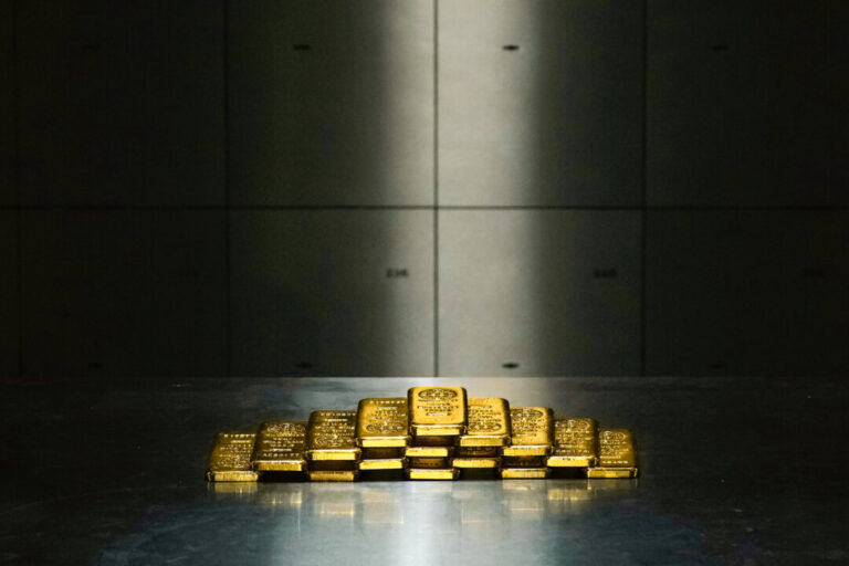 central-banks-want-more-gold,-and-many-plan-to-keep-it-on-home-soil